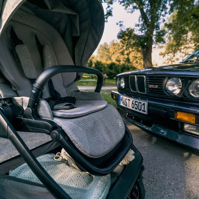 Carrinho De Bebê Nuna Triv Next Bmw Graphene - BR - Assento reversível